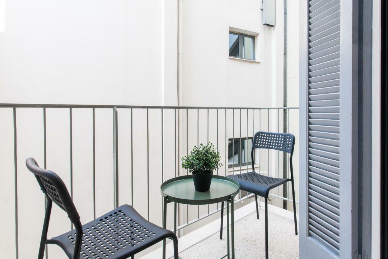 Modern Antique Private Rooms With Shared Bathroom Near To Acropolis Museum And Metro Station Aten Exteriör bild