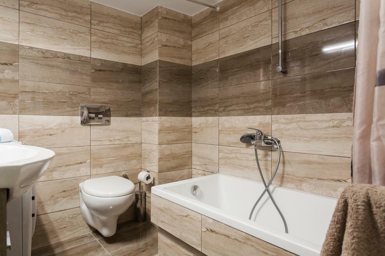 Modern Antique Private Rooms With Shared Bathroom Near To Acropolis Museum And Metro Station Aten Exteriör bild