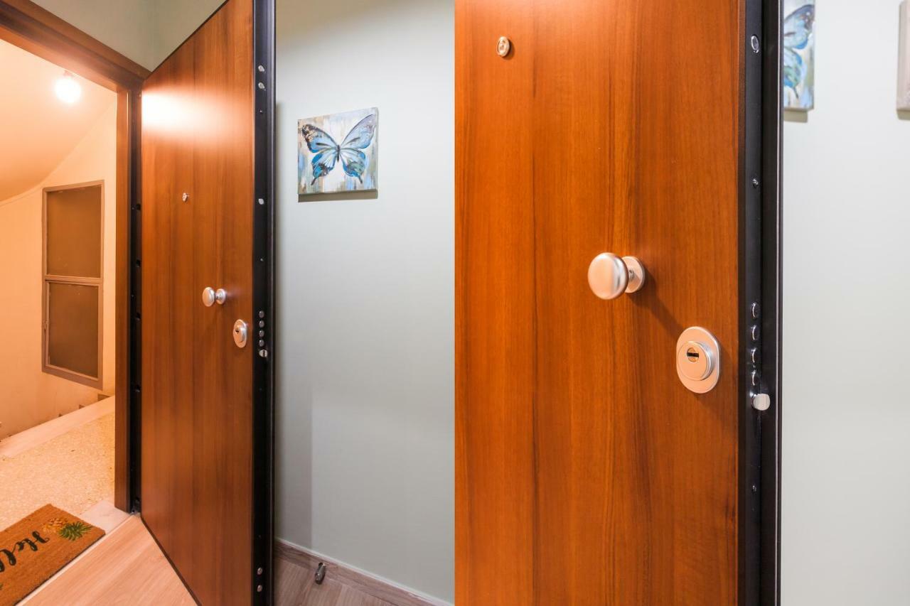 Modern Antique Private Rooms With Shared Bathroom Near To Acropolis Museum And Metro Station Aten Exteriör bild
