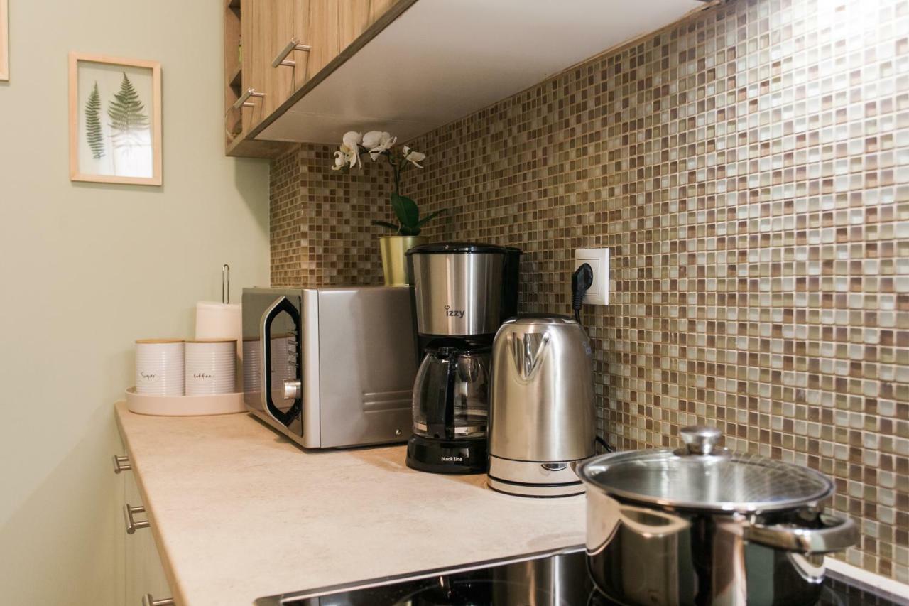Modern Antique Private Rooms With Shared Bathroom Near To Acropolis Museum And Metro Station Aten Exteriör bild