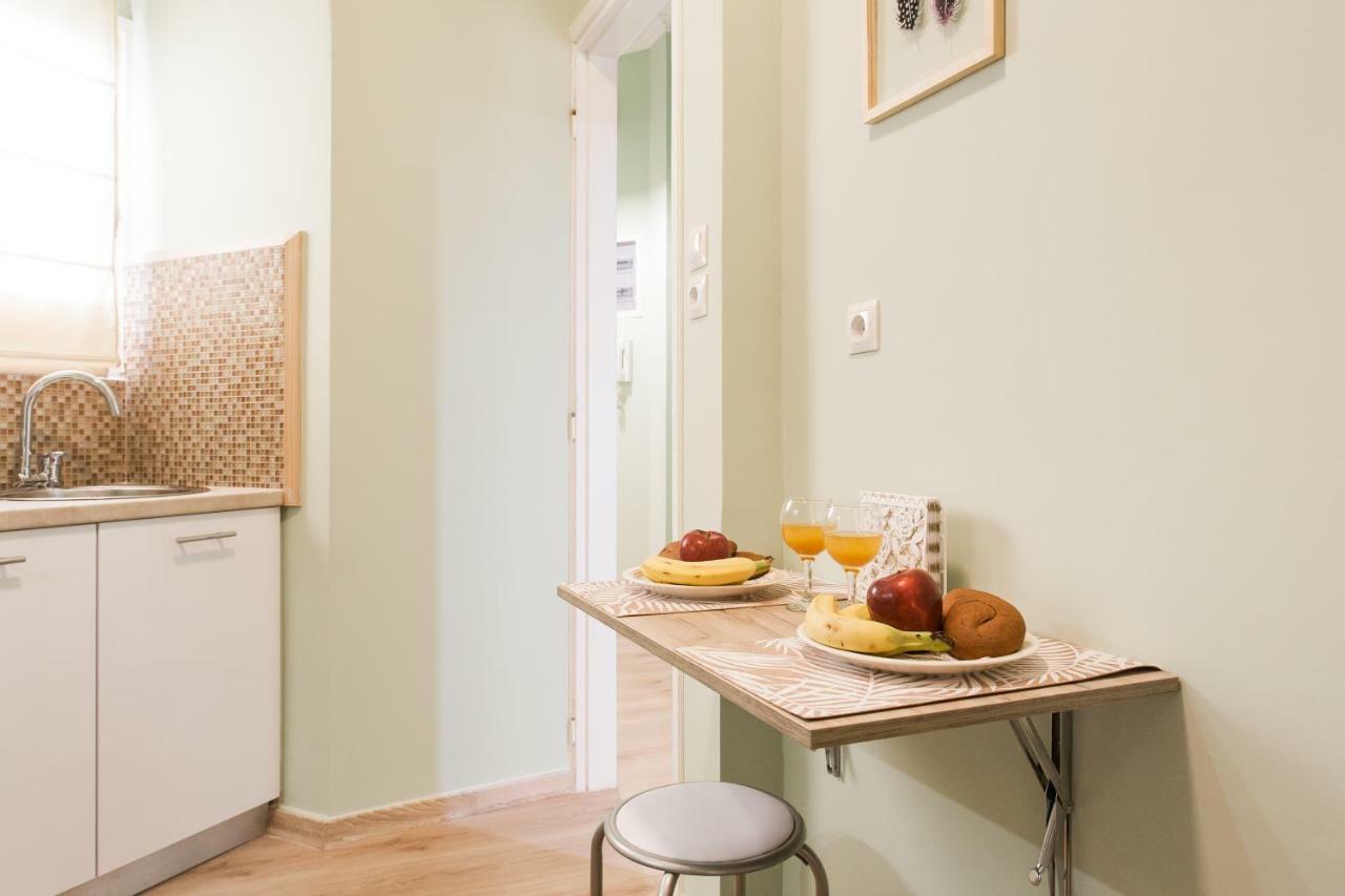 Modern Antique Private Rooms With Shared Bathroom Near To Acropolis Museum And Metro Station Aten Exteriör bild