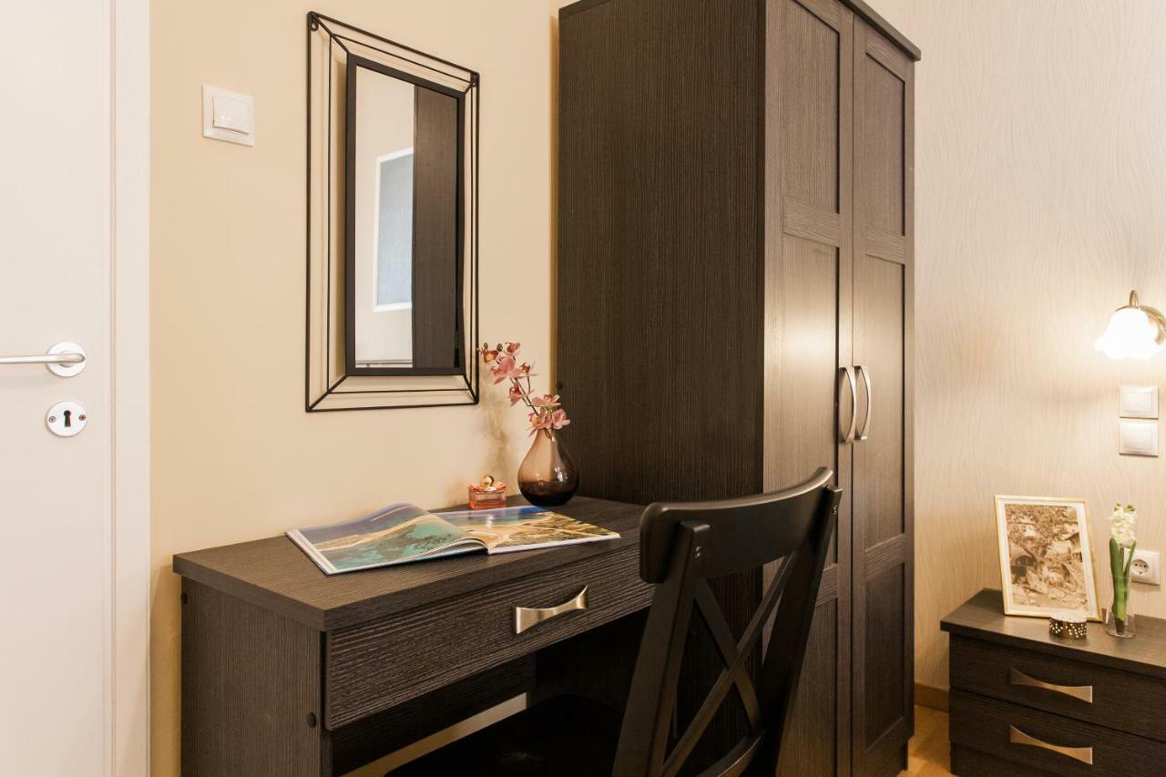 Modern Antique Private Rooms With Shared Bathroom Near To Acropolis Museum And Metro Station Aten Exteriör bild